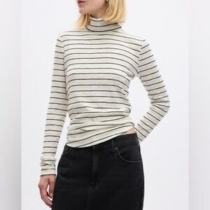 GAP Essential Rib Turtleneck | Black and White Stripes | L